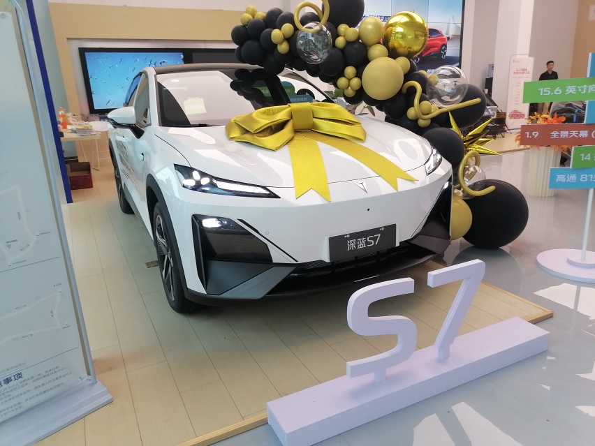 详解深蓝S7增程版：轴距2900mm，推荐中配121MAX增程版