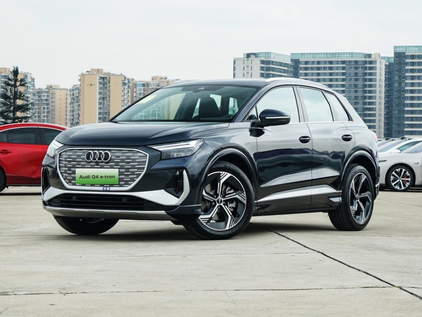 29.99万起的豪华SUV，前脸凶狠，内饰豪华，过年开回老家有面子