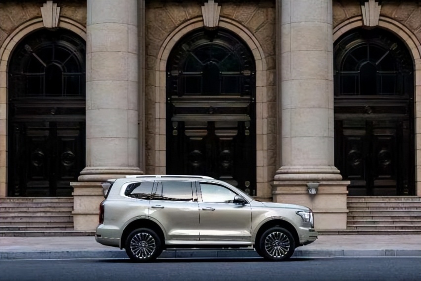 豪华硬派越野SUV，坦克500带你寻找诗和远方！