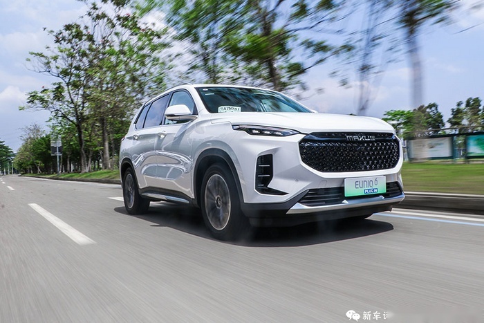 上汽 EUNIQ 6 插电混动：有电的感觉甚好，没电就…
