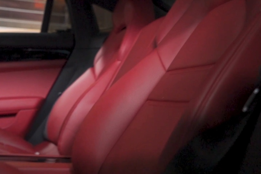 实拍保时捷Panamera 4行政加长版，全车最便宜的选装都要700
