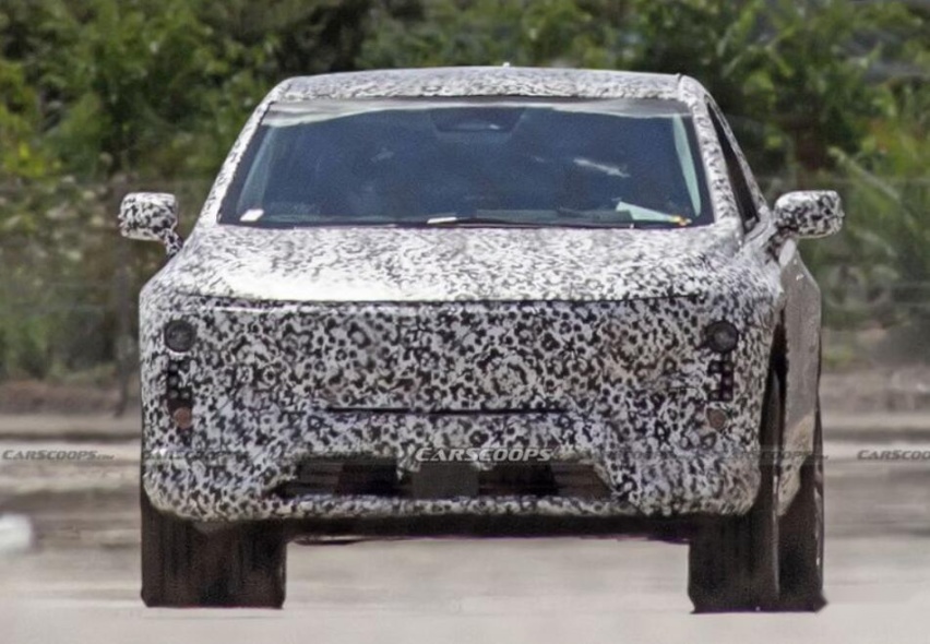 又硬又刚？小号Lyriq首曝！凯迪拉克紧凑纯电SUV 2024年底推出