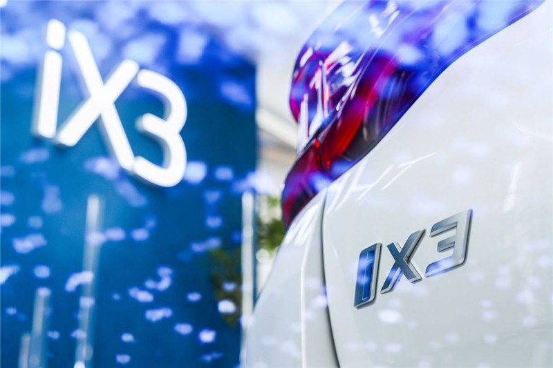 创新纯电动BMW iX3亮相成都太古里