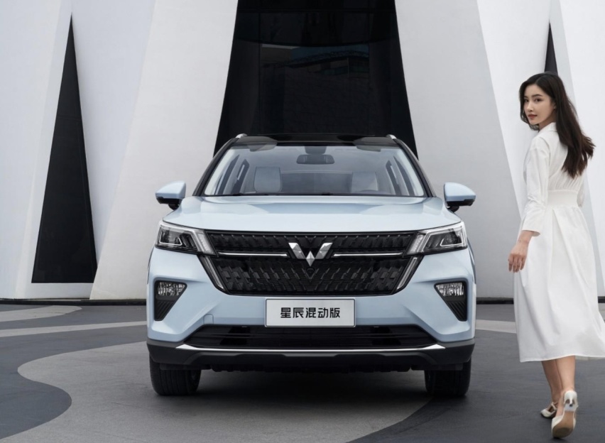 堪称混动SUV“地板价”，10万就能买，油耗5.7L，五菱又要火了？