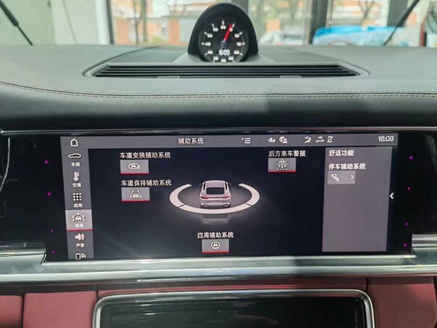 新款保时捷帕拉梅拉 卡宴升级TURBO尾翼 变道辅助后方来车提示