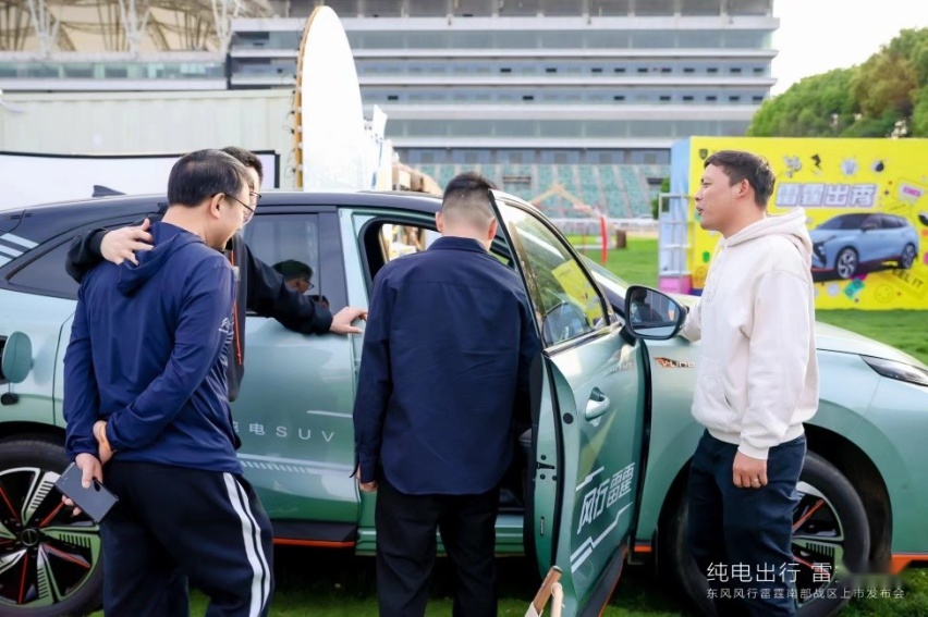 13万你还考虑燃油SUV？ 风行雷霆油电同价只为千家万户