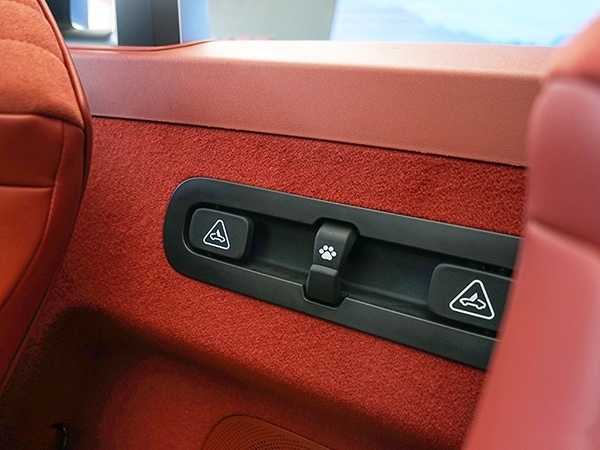 3.2s破百的电动敞篷车 MG Cyberster到店实拍