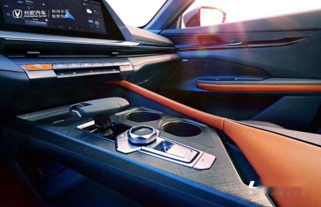 特斯拉凑出了SEXY CAR，长安用UNI-V正式完成“KTV”组合