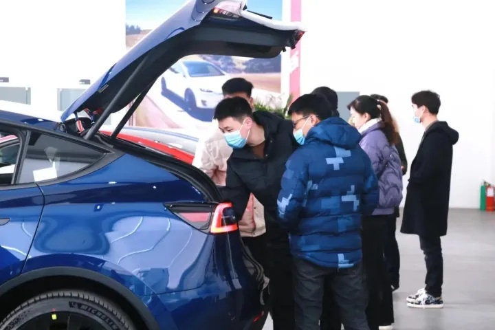 马斯克不介意特斯拉破产，因为没有车企能威胁到它