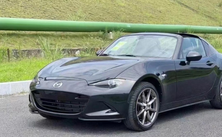 一台冷门敞篷小跑车马自达MX-5
