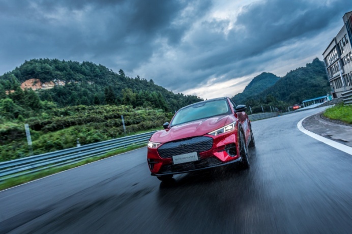 试驾福特Mustang Mach-E：和大排量自吸车开起来没区别！