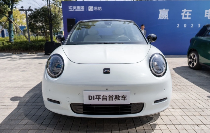 江汽纯电小车曝光！“撞脸”保时捷，续航600km，还看五菱缤果？