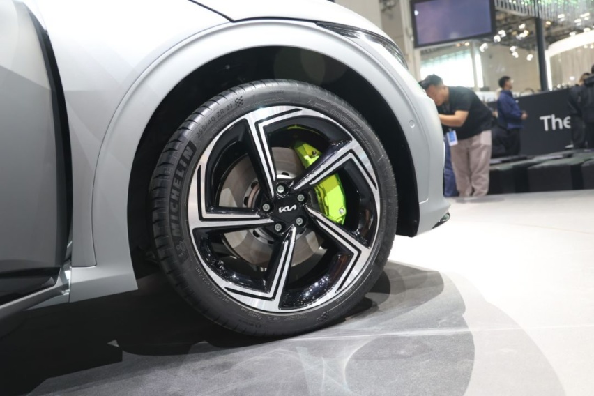 2021上海车展探馆丨EV6 GT实拍 性能感出众