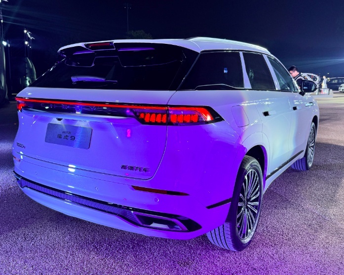 2025款瑞虎9 C-DM插混版，售价15.99万元起