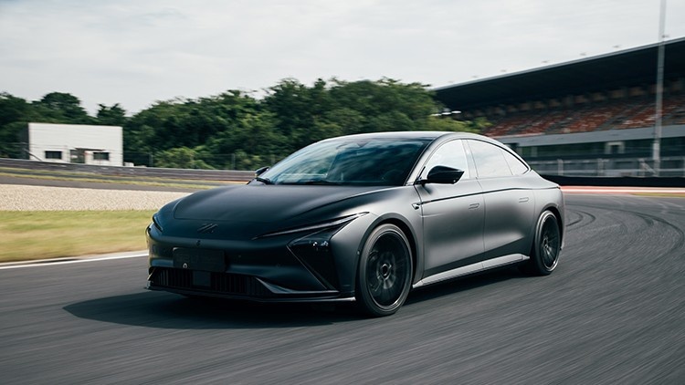 登顶浙赛最快量产电动车！智己L7 Snake Performance高