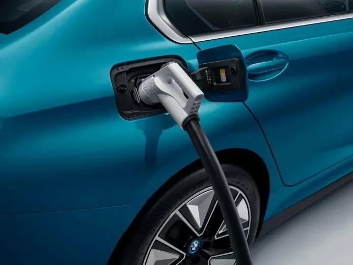 电动车该如何诠释运动与豪华，我们从全新BMW i3身上找到了答案！