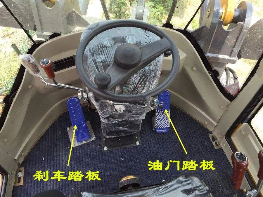 剎車右腳油門的車型是有的,只不過不是普通的汽車,而是裝載機,叉車等