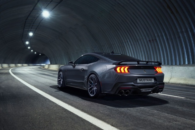 电车当道，Mustang Dark Horse如何完成绝地反击？