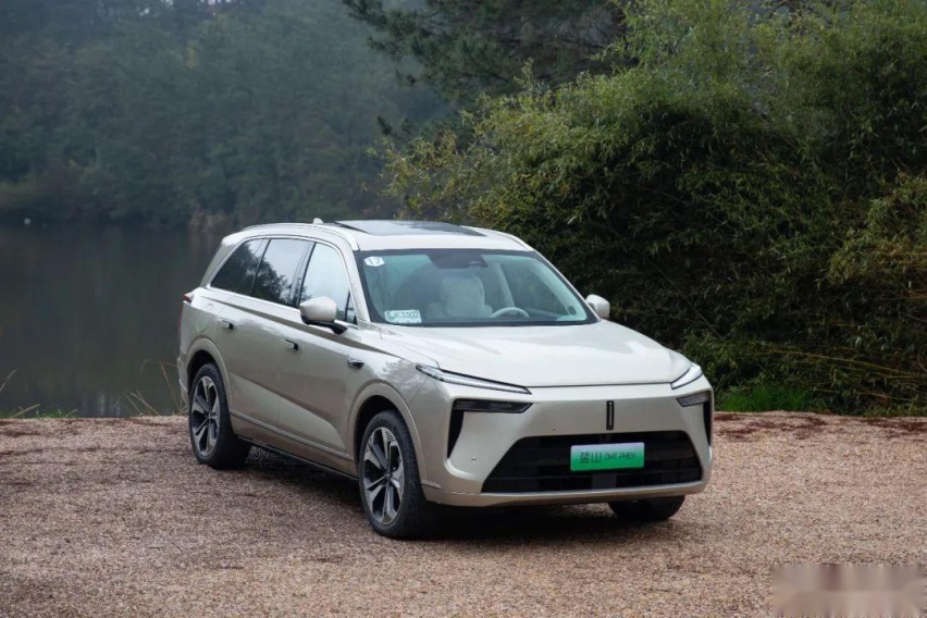 30万、插混、大六座SUV，这杯“蓝山”要硬刚理想L8？