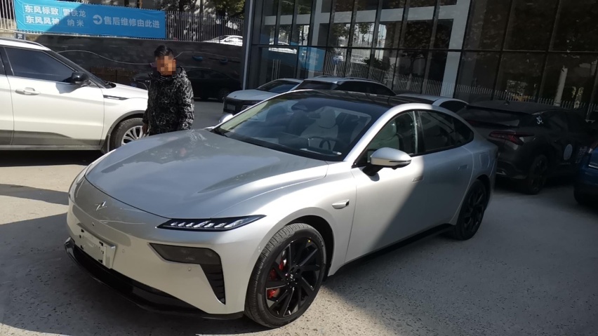 东风eπ007到店，大过深蓝SL03，配剪刀门+电动尾翼，续航1200