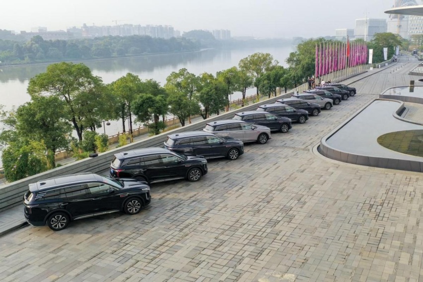 广州试驾全新红旗HS7：新时代的豪华驾驭