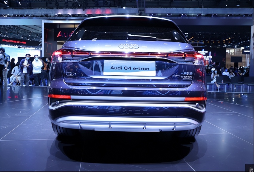奥迪Q4 e-tron，不加油续航605公里，造型高级，不到30万起