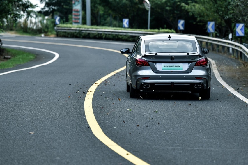 试驾第三代MG6 PHEV，“小名同学”超战力挑战