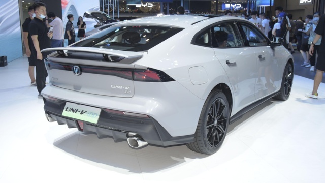 综合油耗低于2L，长安UNI-V iDD养车成本，预计1200元/月