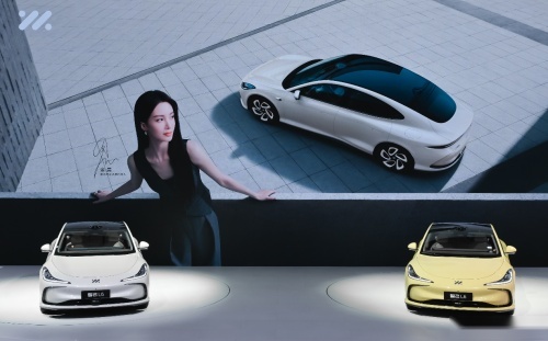 智己L6搭载“新光年固态电池”亮相北京车展，固态电池时代来临