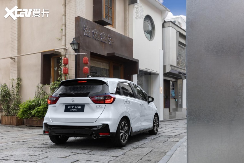 送老爸一台飞度后，他的朋友都夸他变年轻了