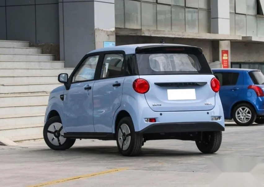 和欧拉的猫很像，价格却接近宏光MINI EV，凌宝BOX蔡文姬走可爱风