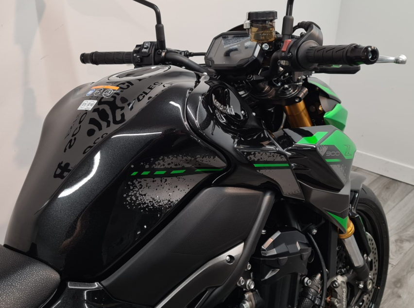 川崎2023款Z900 SE版解读，制动及减震升级，对比同级更高端