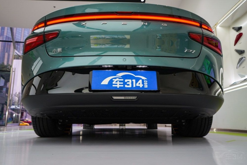 预算25万以上选中型车，小鹏P7i还是比亚迪海豹？