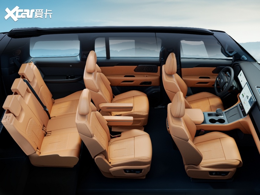 极石01正式上市，起售价34.99万元，这不就是能越野的理想吗？