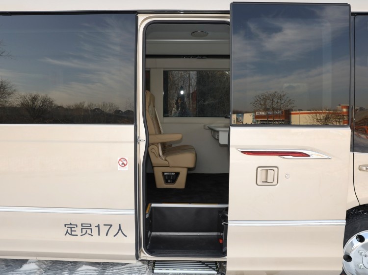 又来狠角色，这台国产车要挑战考斯特！