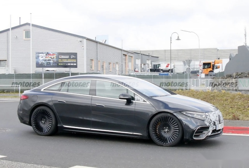 梅赛德斯-AMG EQS赛道测试谍照 有望年底全球首发
