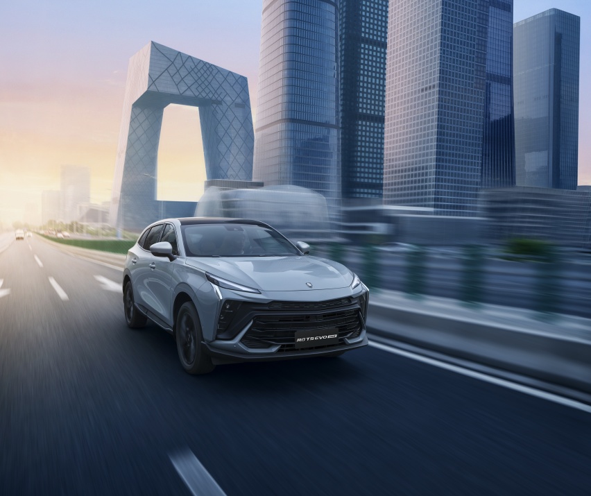 “国产最美SUV”来了！外观媲美保时捷，配十佳发动机，9.99万起
