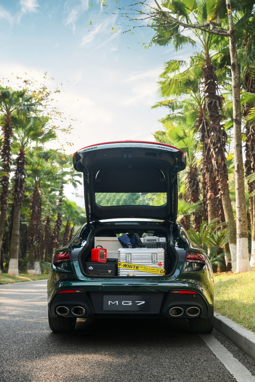 要运动更要优雅 试驾20万级卷王 全新一代MG7