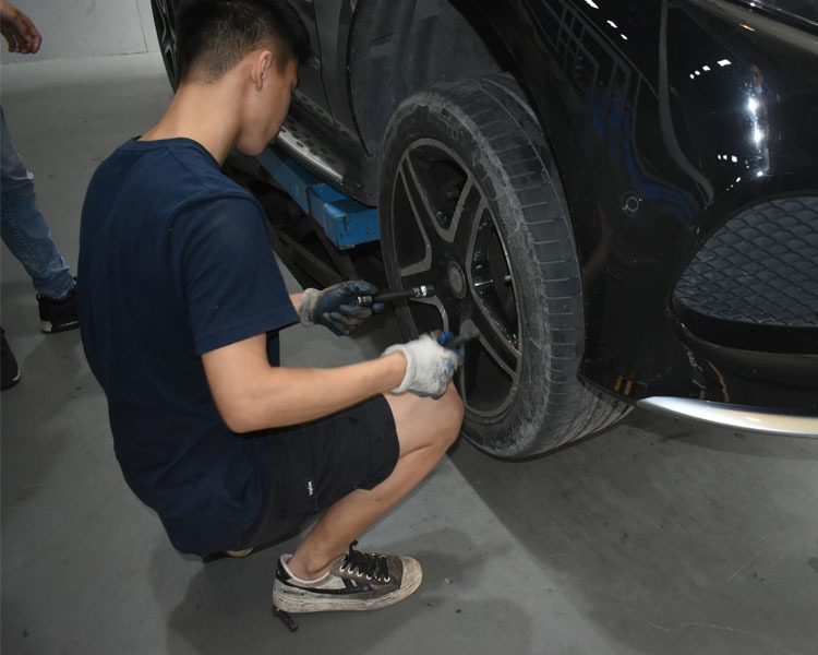奔驰GLE450改装AMG刹车 让你驾驶更平顺星捷越