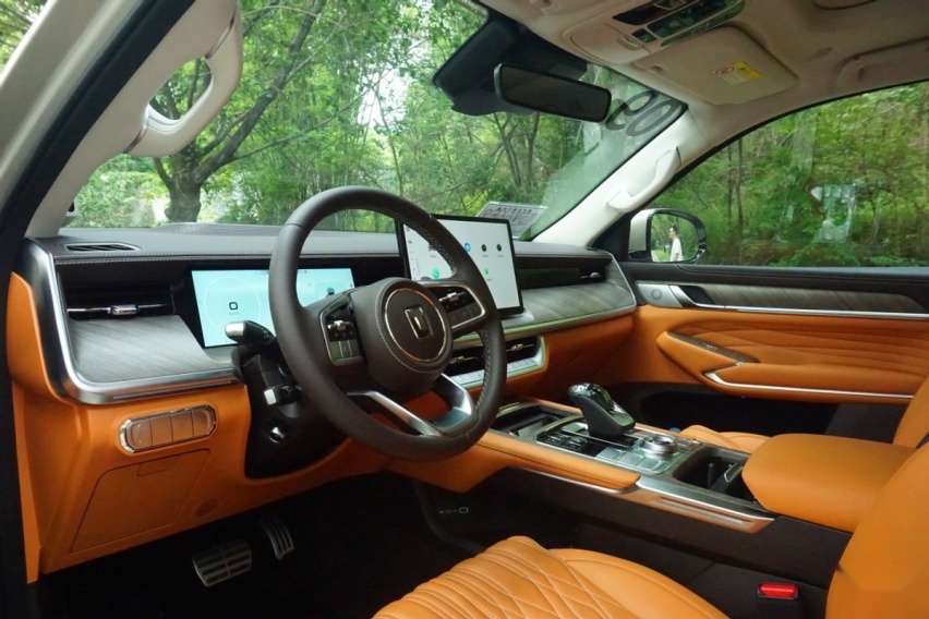豪华硬派越野SUV，坦克500带你寻找诗和远方！