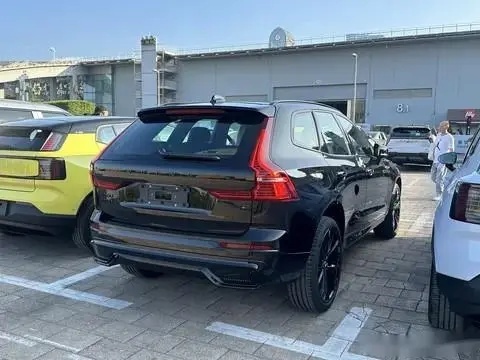 广州车展探馆：新款沃尔沃XC60极夜版候场，搭2.0T动力