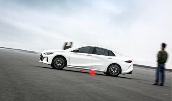 新知达人, 影豹零百加速6.95秒传祺GPMA架构首款运动轿车展追风实力