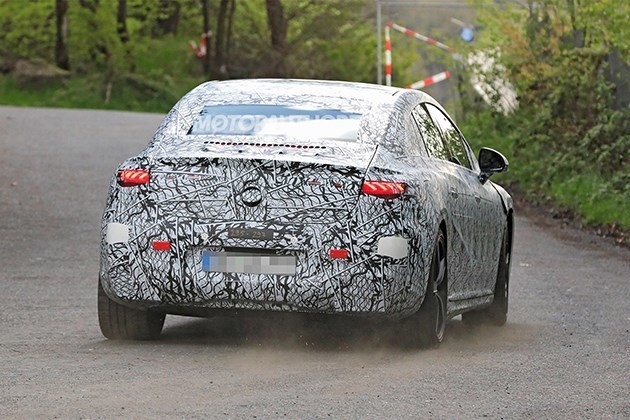 更强运动表现  将于2022年亮相  梅赛德斯-AMG EQE最新谍照