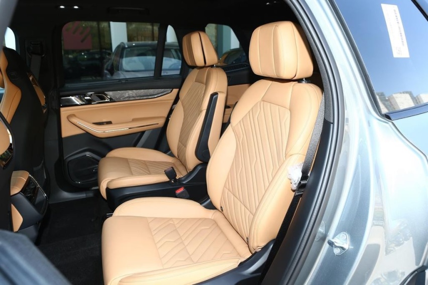 给95后造的6座SUV 试驾领克09