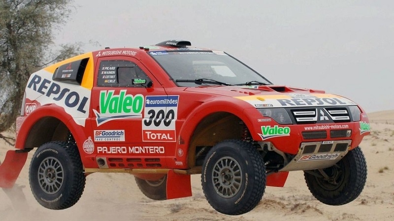 2007-26628-mitsubishi-pajero-evolution-dakar-rally1.jpg