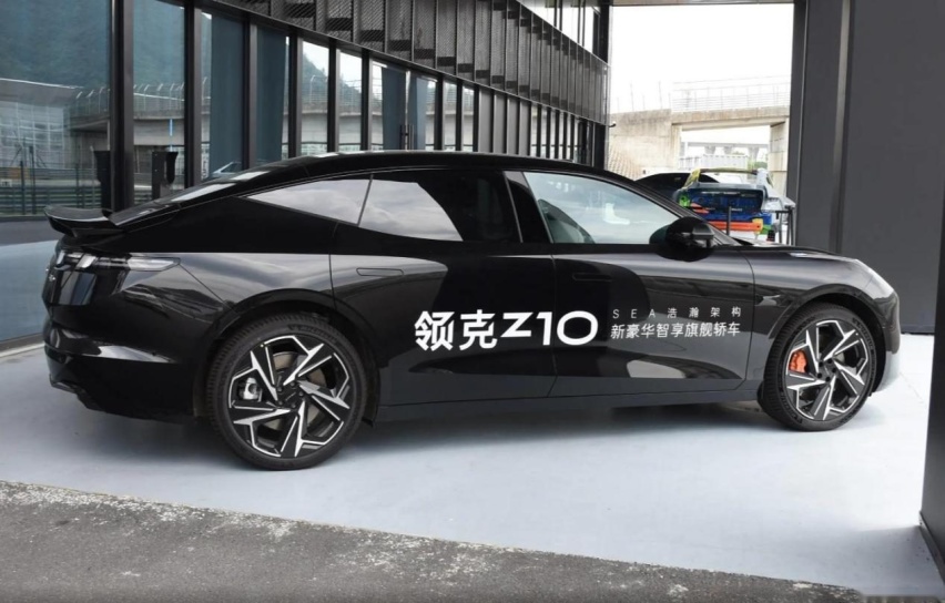 这车如当年领克03刚面世那般惊艳，黑武士涂装，预售价21.58万起