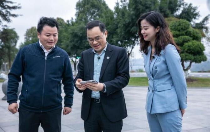 新知达人, 挪车、停车 一部手机就搞定！长安汽车大秀黑科技
