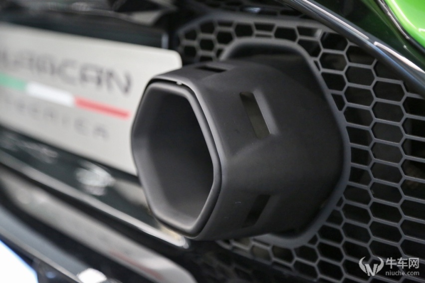 公路和赛道的极致融合，实拍兰博基尼Huracán Tecnica