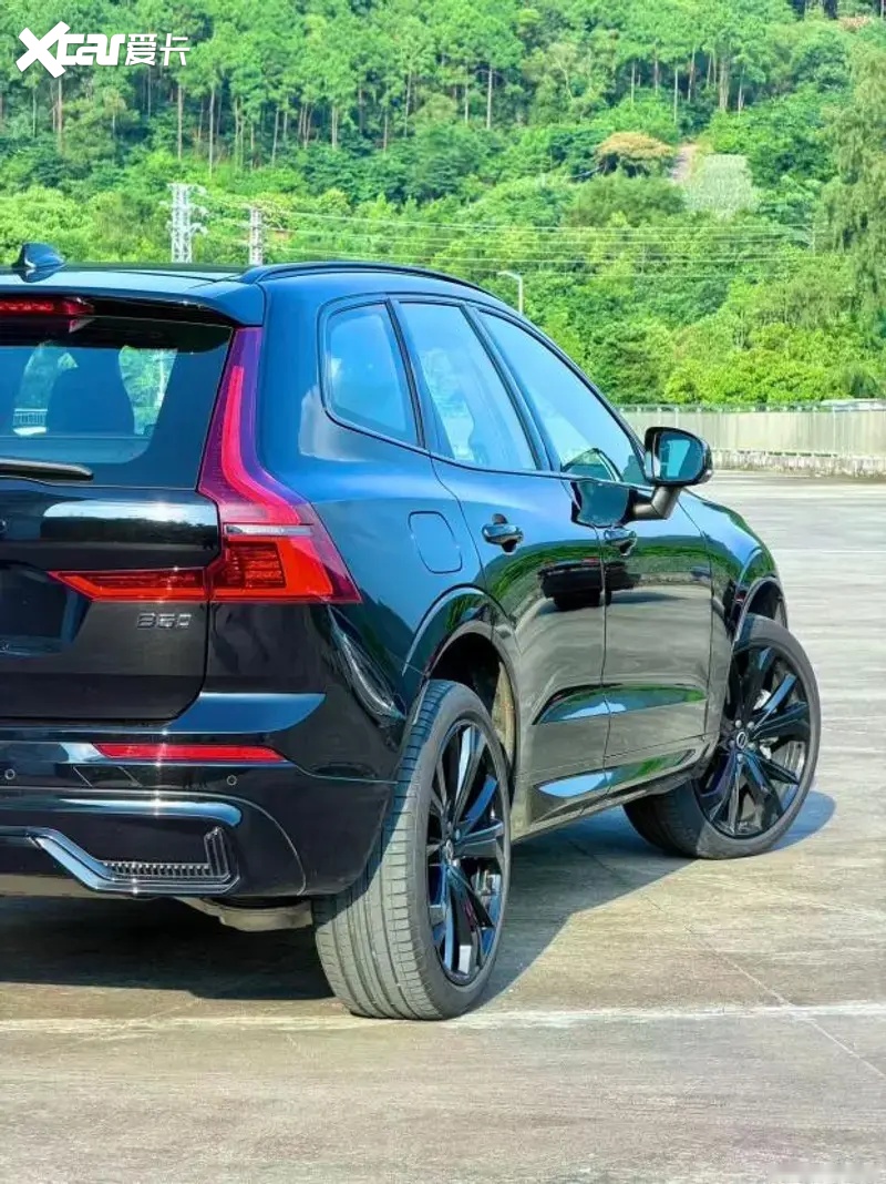 全新XC60黑武士：沃尔沃不装了，这次直接把北欧性冷淡穿成了一身黑