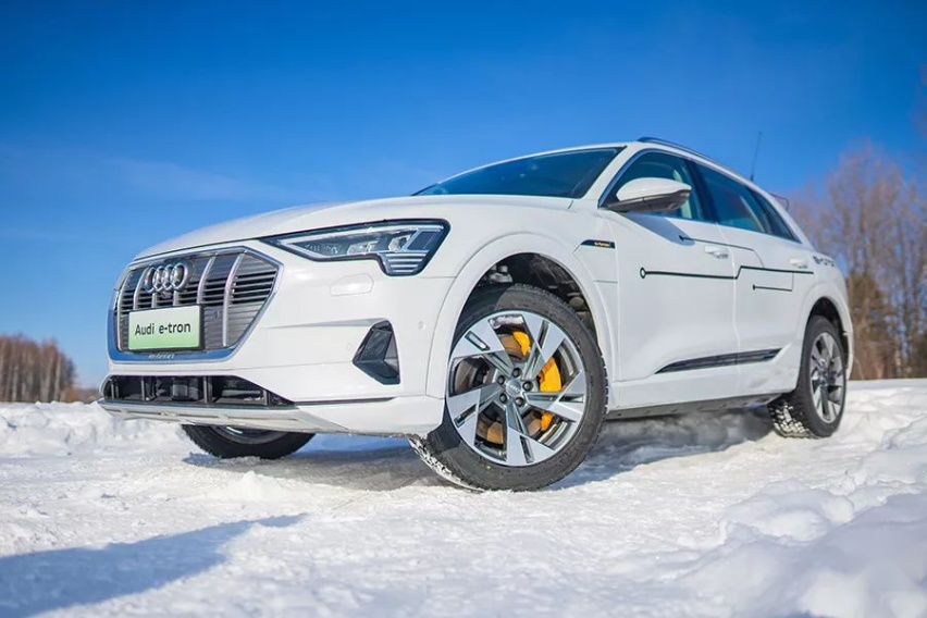 实力不输特斯拉，冰雪试驾奥迪首款纯电SUV e-tron！